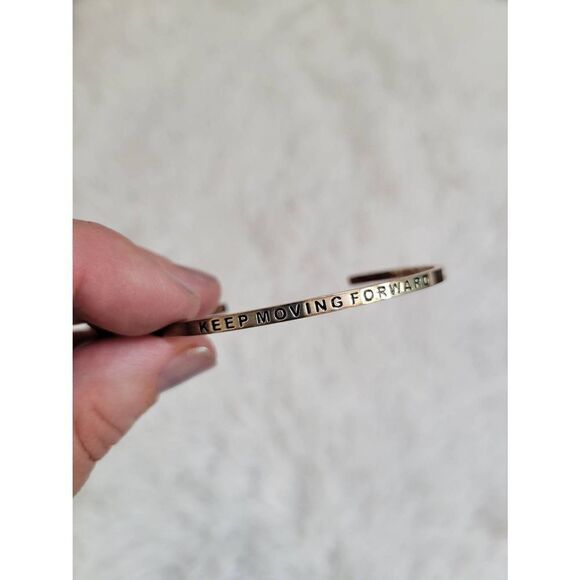 Motivational Cuff Link Bangle Bracelet "KEEP MOVING FORWARD" - Picture 2 of 5
